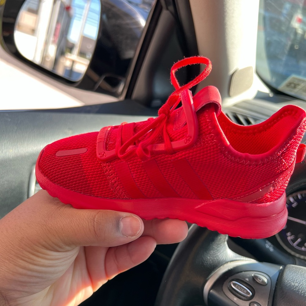 Triple Red Adidas Size 10 (Unisex)